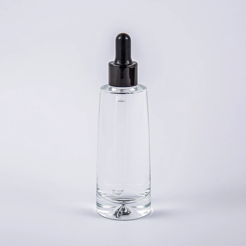 Прозрачная стеклянная бутылка